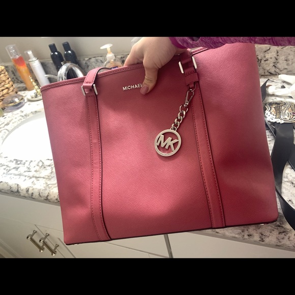 Michael Kors purse - Picture 2 of 5